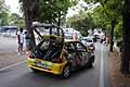 Peugeot 106 R con il serpentone in uscita dal parco chiuso